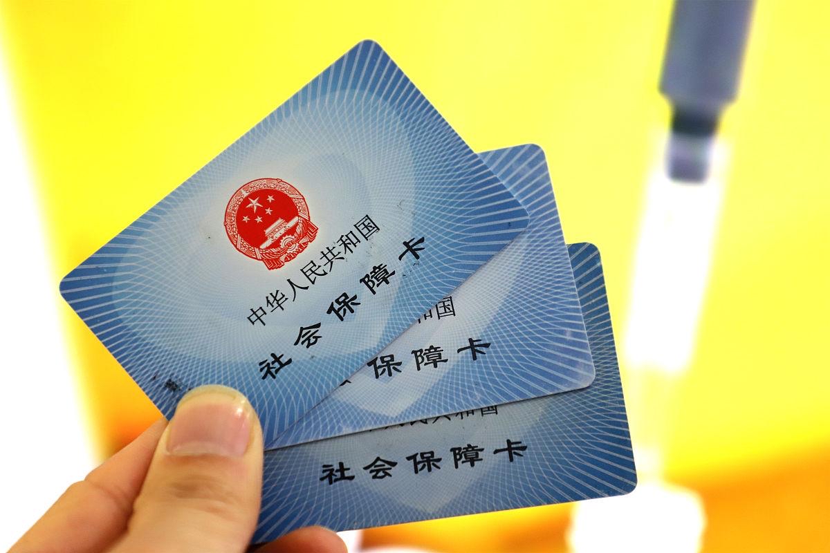 西藏最新上海医保卡取现5000方法分析(最方便真实的西藏上海医保卡取现黄牛方法)